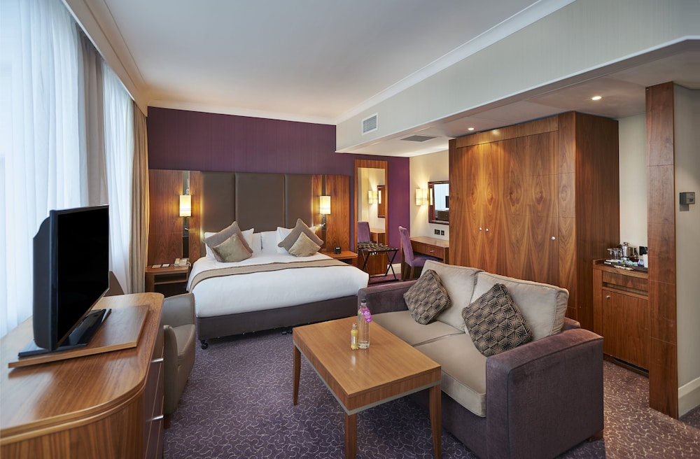 Junior Suite, 1 King Bed (Living Area) photo 3