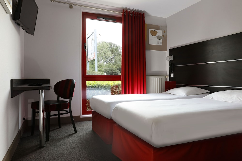 Standard Twin Room - Photo 1
