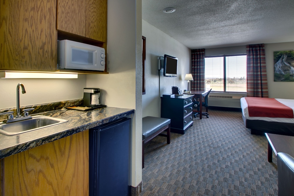 Suite, 1 King Bed (Handicap Accessible King Suite) photo 3