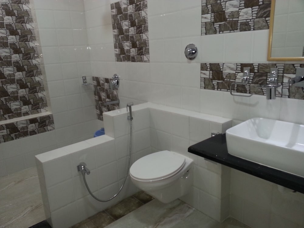 Deluxe Room, 1 King Bed, Mountain View photo 3