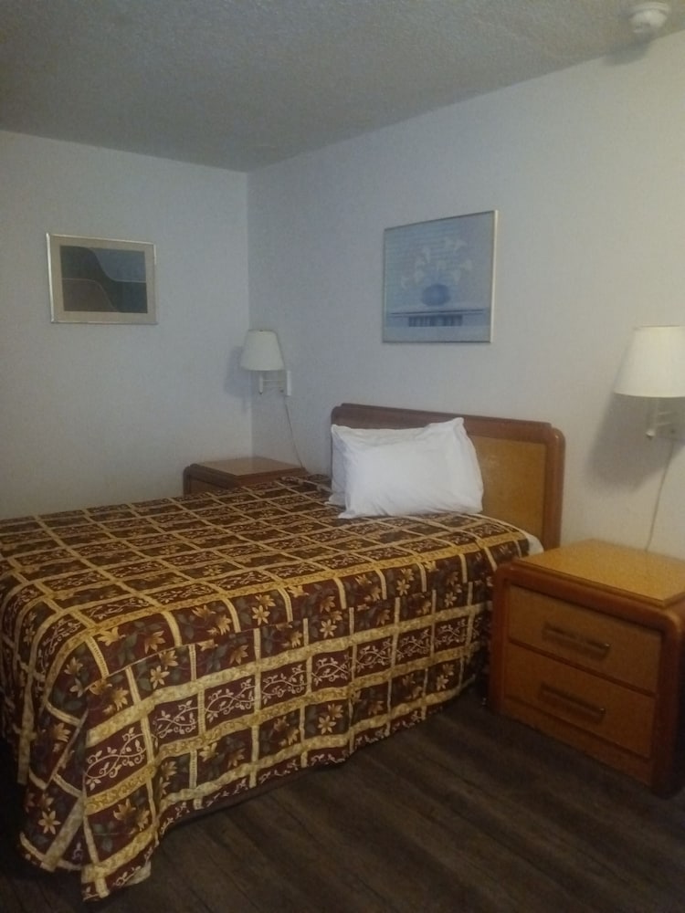 Standard Room, 1 Queen Bed, Non Smoking - Photo 2