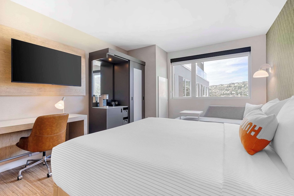 Room, 1 King Bed, Accessible, Non Smoking (Upgrade) - Photo 4