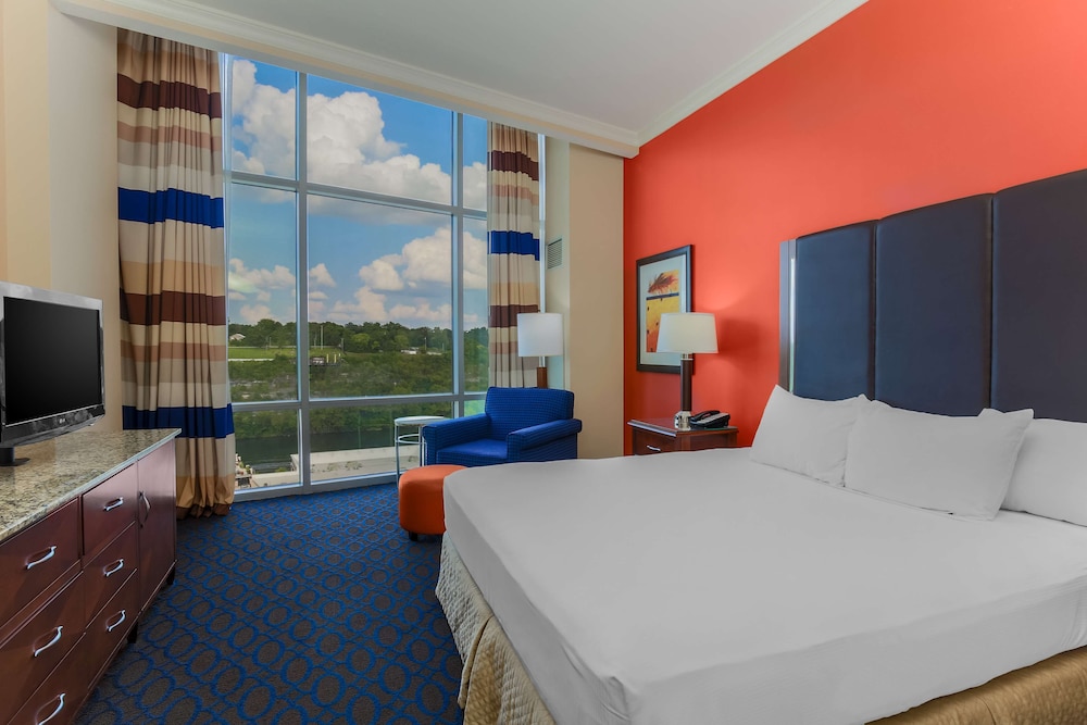 Superior Suite, 1 King Bed, Accessible - Photo 2