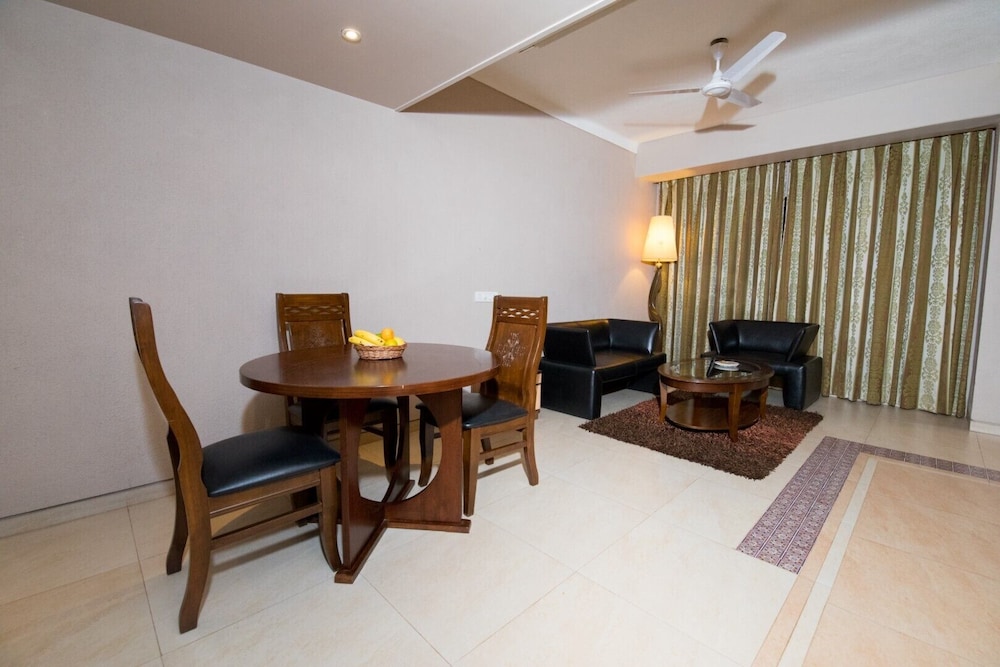 Suite - Photo 12