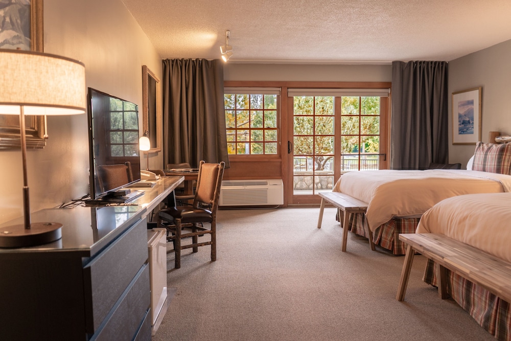 2 Queen Bed, River View (Deluxe Ground Floor) photo 1