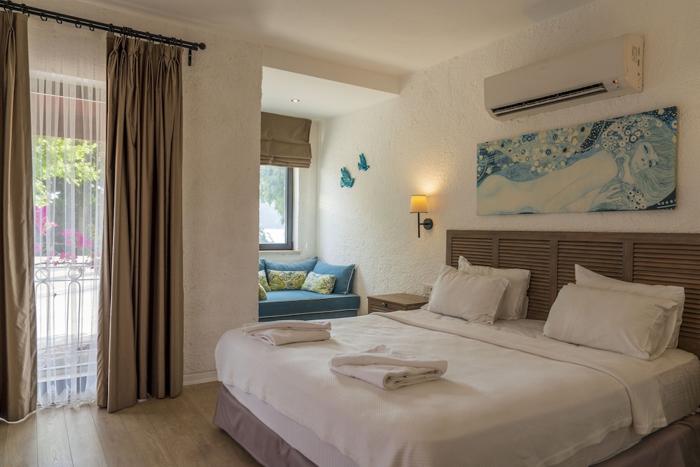 Deluxe Room, Bay View (Blue)