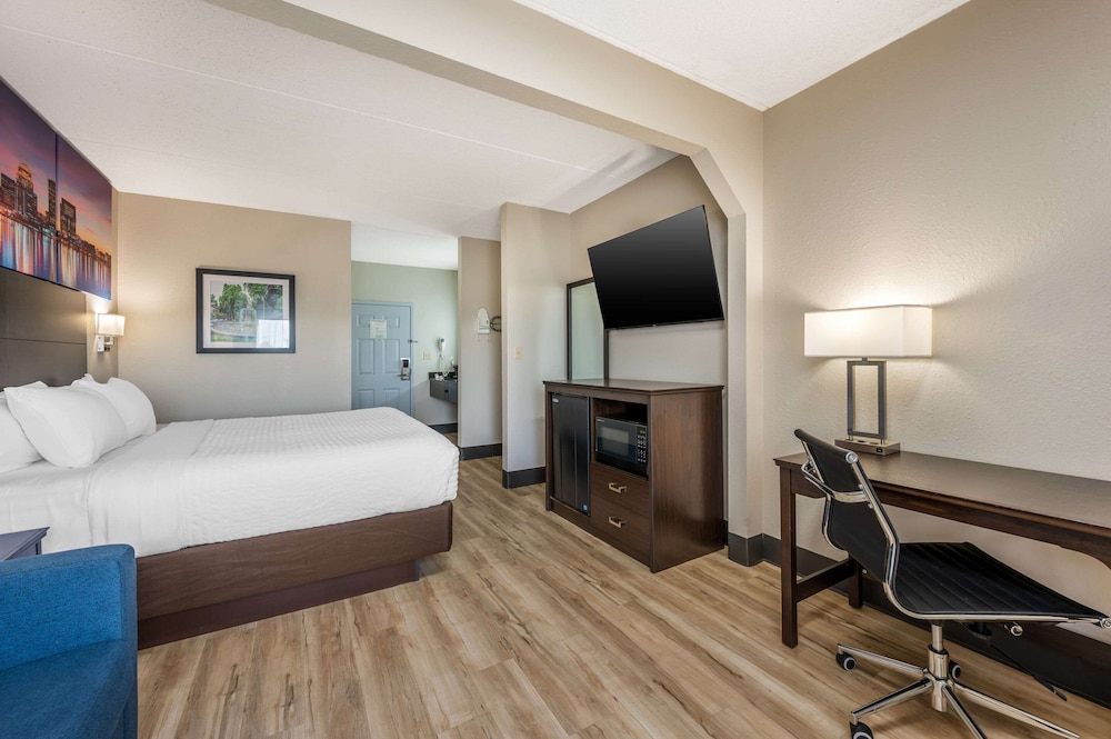 Room, 1 King Bed with Sofa bed, Non Smoking (Upgrade) - Photo 2
