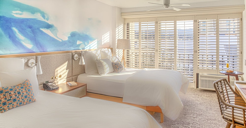 Room, 2 Queen Beds (Partial Harbor View)