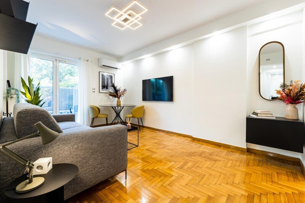 Apartment photo 2