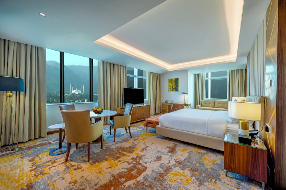 Suite, 1 King Bed photo 1