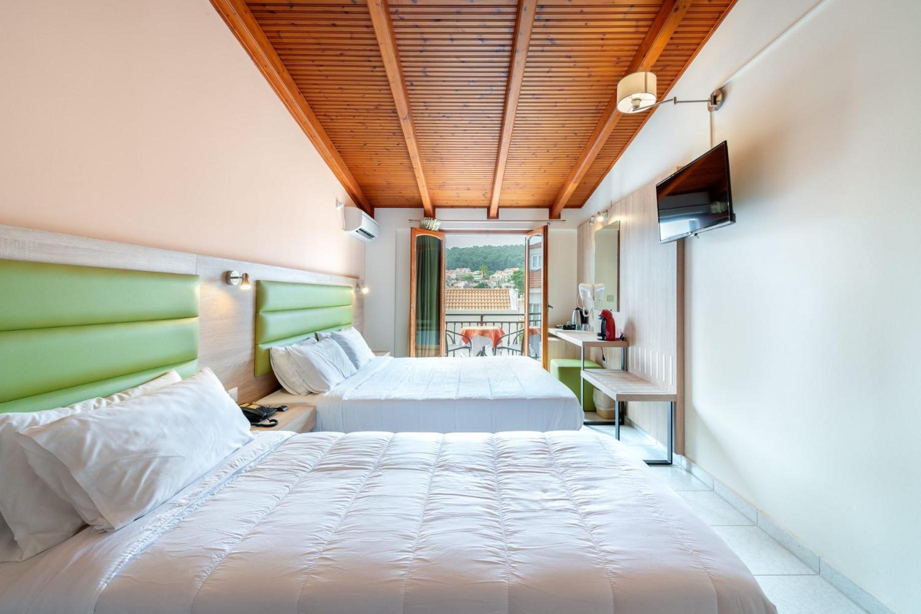 Triple Room with City View photo 1