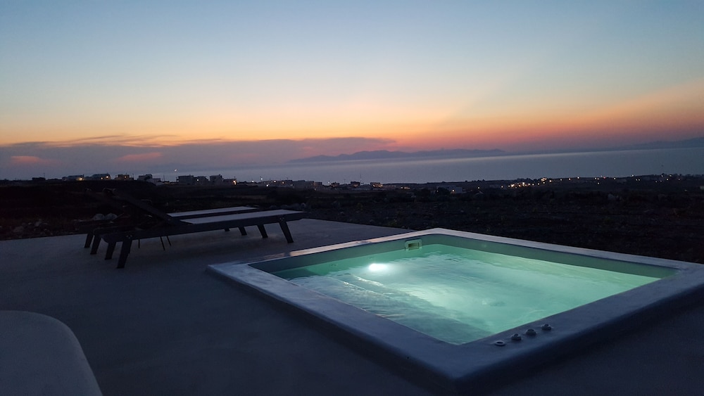 Deluxe Suite One Bedroom Sea View with Plunge Pool - Photo 9