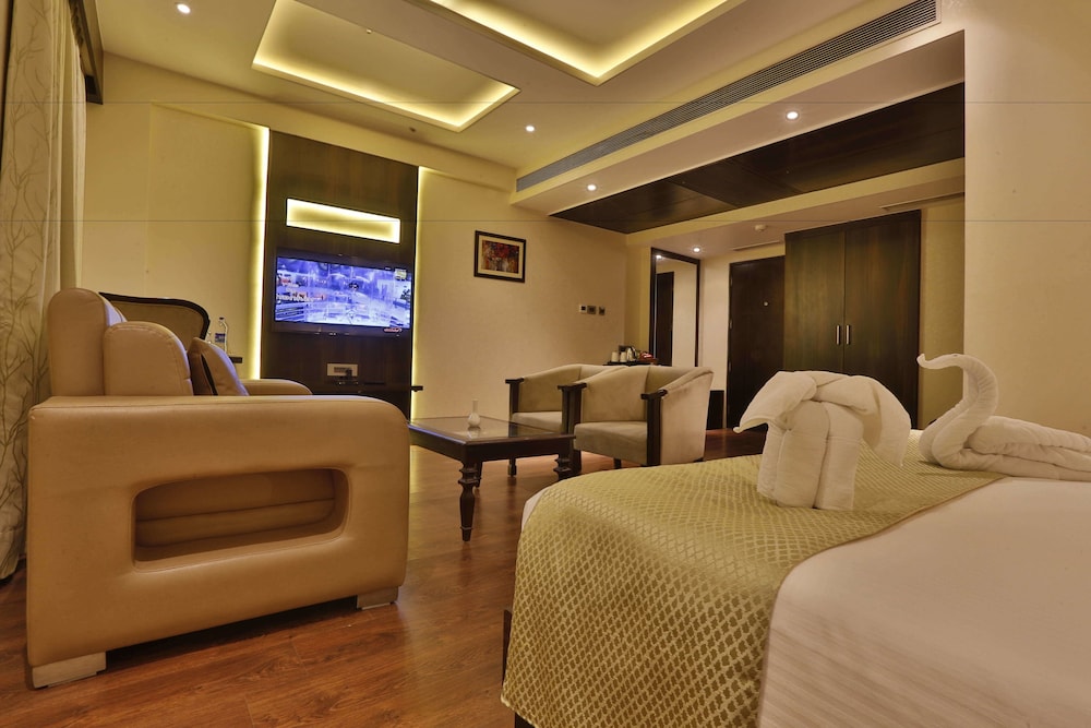 Deluxe Room, 1 Bedroom, Accessible, City View photo 3