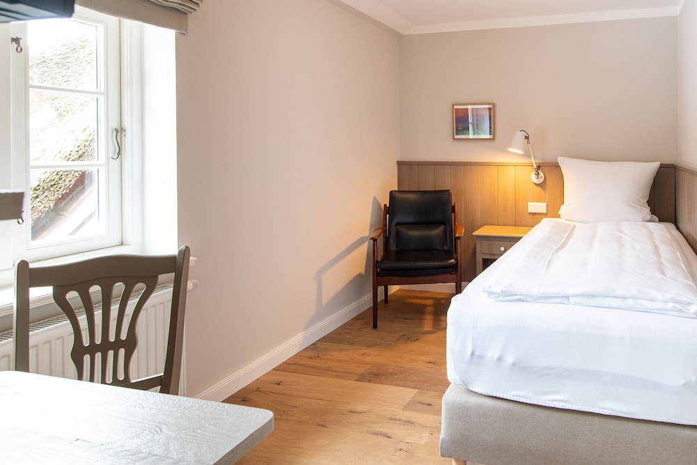 Comfort Single Room, 1 Twin Bed, Non Smoking, Courtyard View (West) photo 1