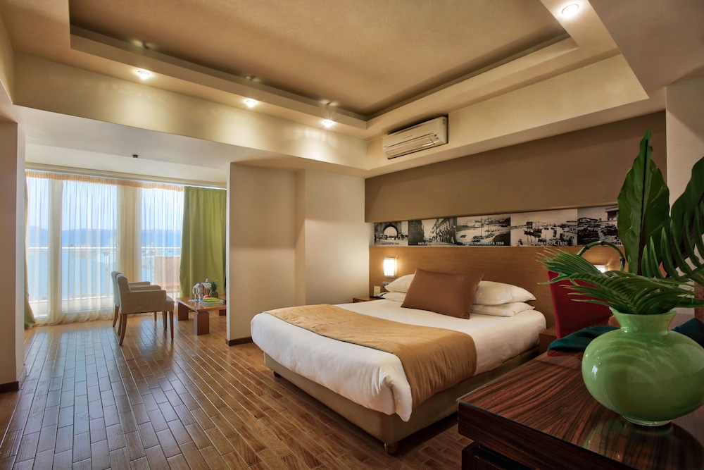 Executive Room - Photo 7