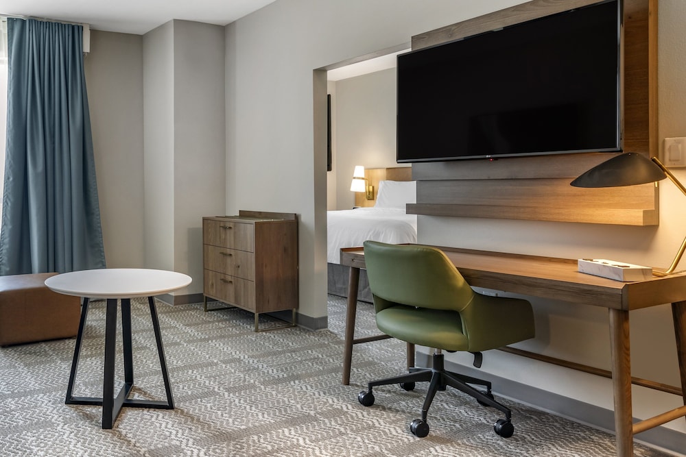 Suite, 1 Bedroom, Mobility Accessible, Kitchen (Mobility) - Photo 3