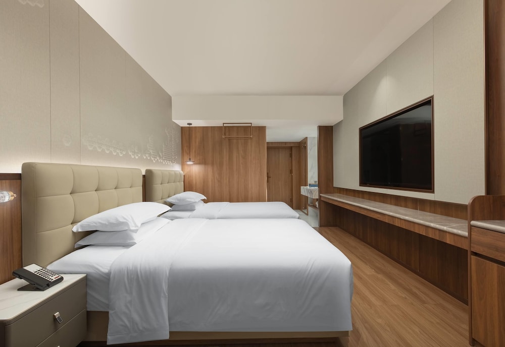 Room, 2 Twin Beds, Smoking, City View