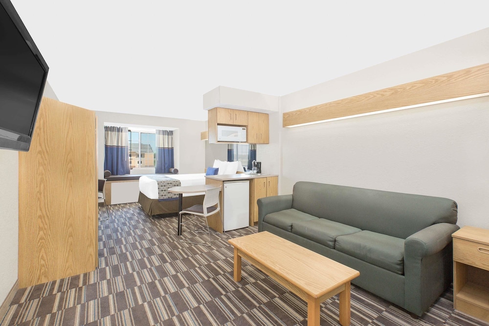 Studio Suite, 1 Queen Bed, Non Smoking - Photo 1