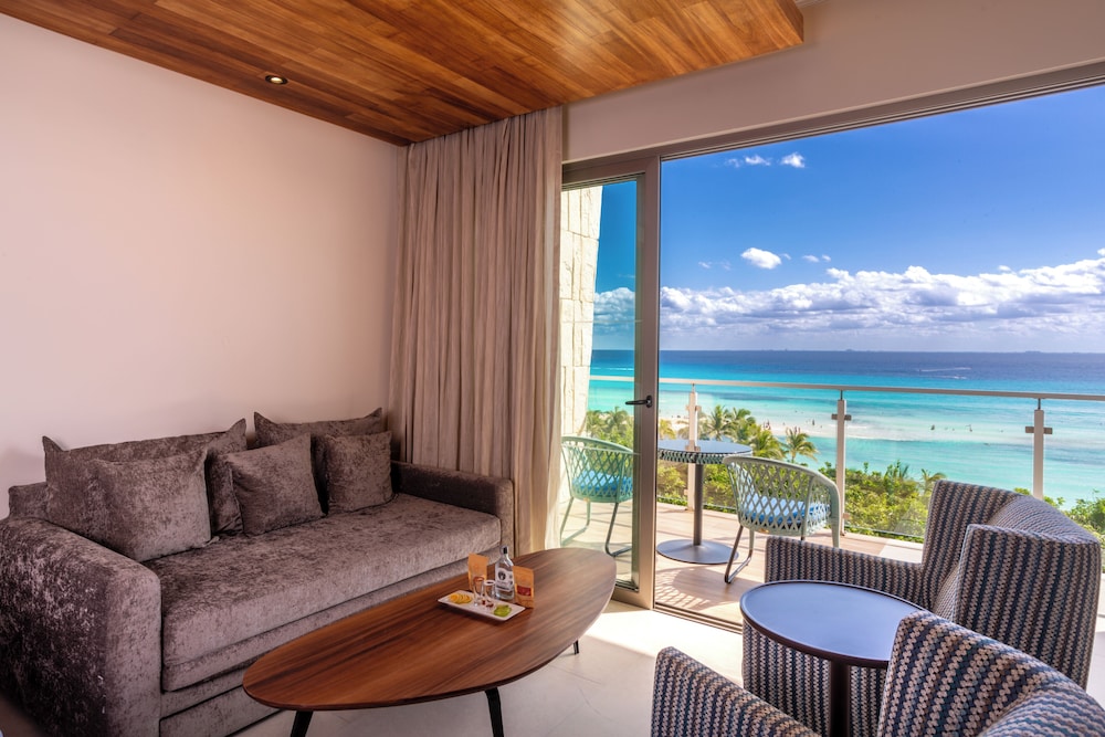 Platinum King Junior Suite Ocean Front - Photo 5