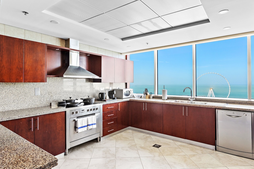 Premium Four-Bedroom Suite Sea View photo 3