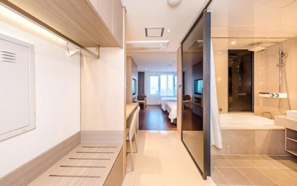 Family Twin Room - Photo 4