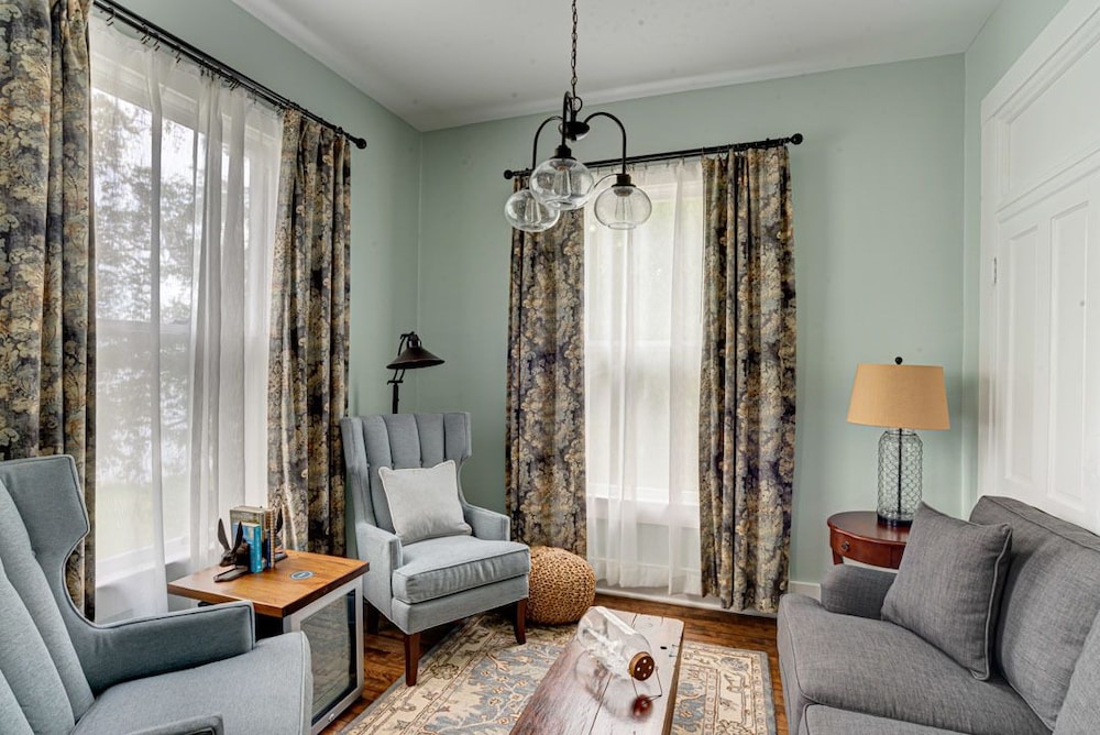 Suite, 1 King Bed, Lake View, Lakeside photo 3