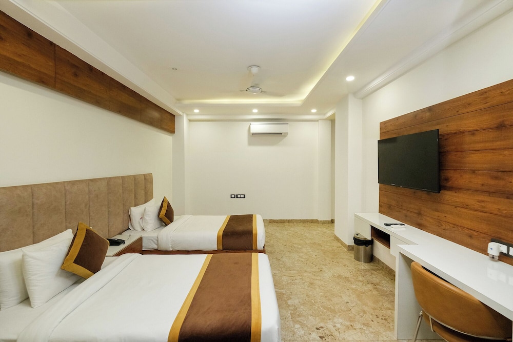Premium Twin Room - Photo 2