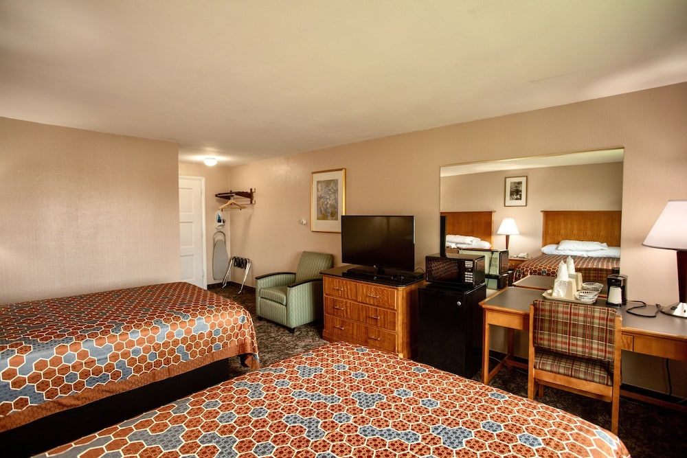 Standard Room, 2 Double Beds, Non Smoking - Photo 5