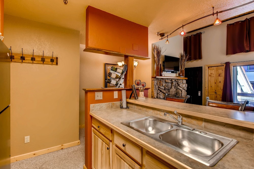 Condo, 2 Bedrooms photo 2