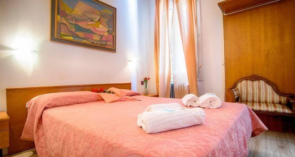 Basic Double Room photo 2