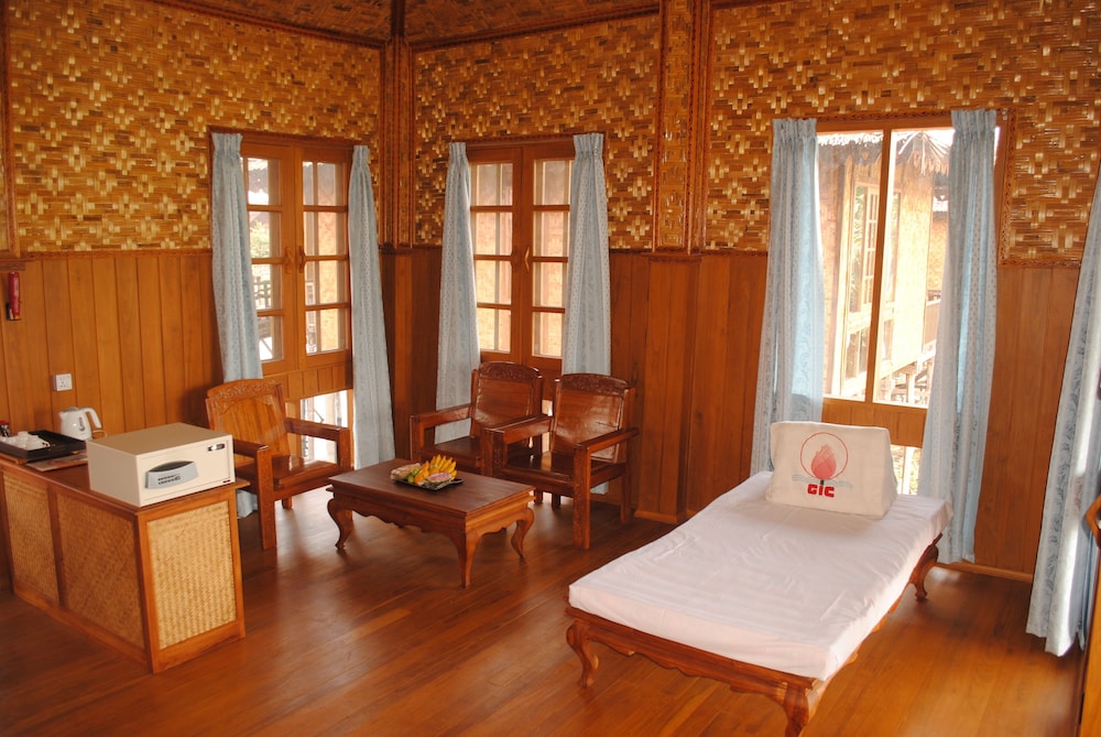 Deluxe Bungalow photo 1