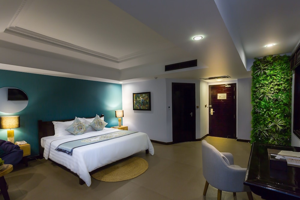 Junior Suite Double with Balcony - Photo 13