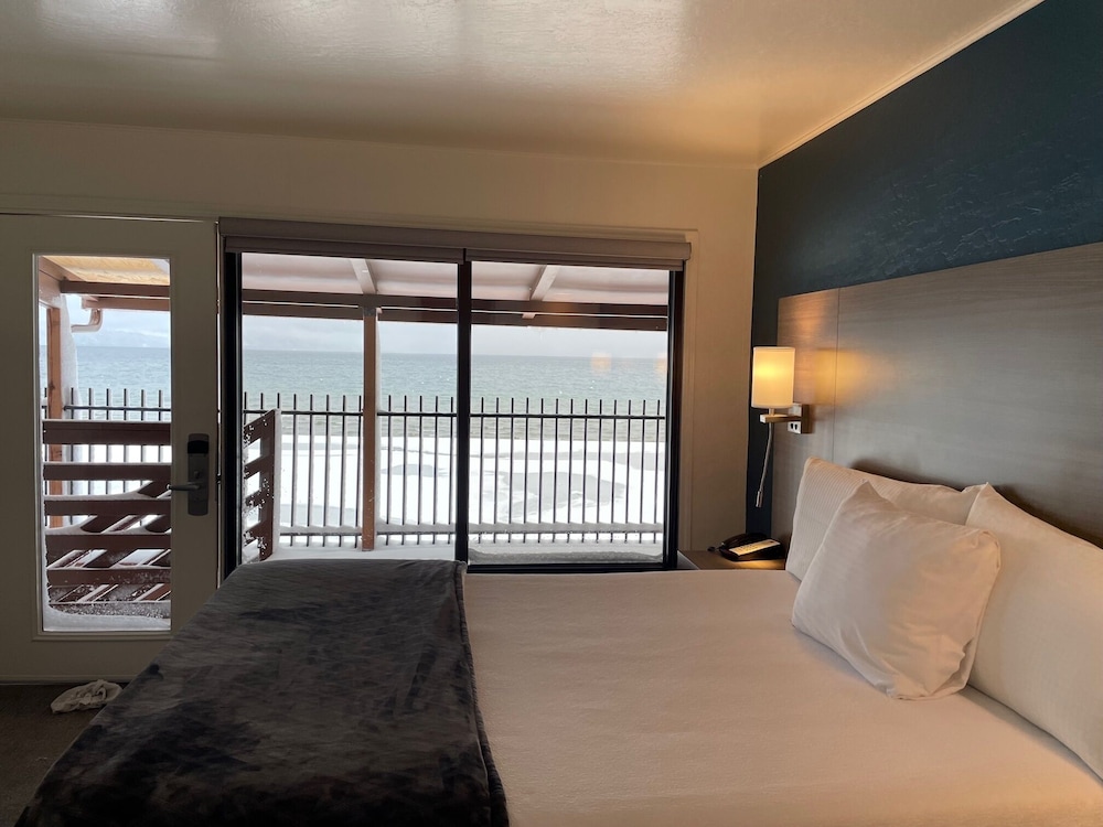 Lakefront King Room photo 1