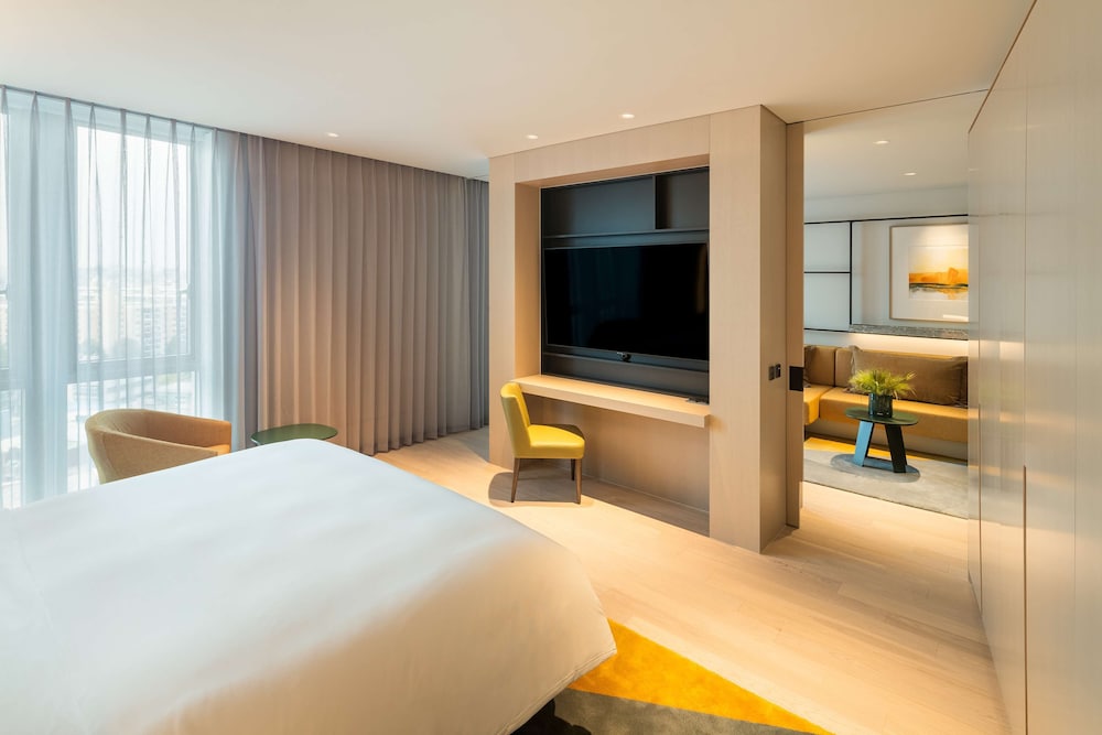Andaz Suite with 1 King Bed - Photo 1