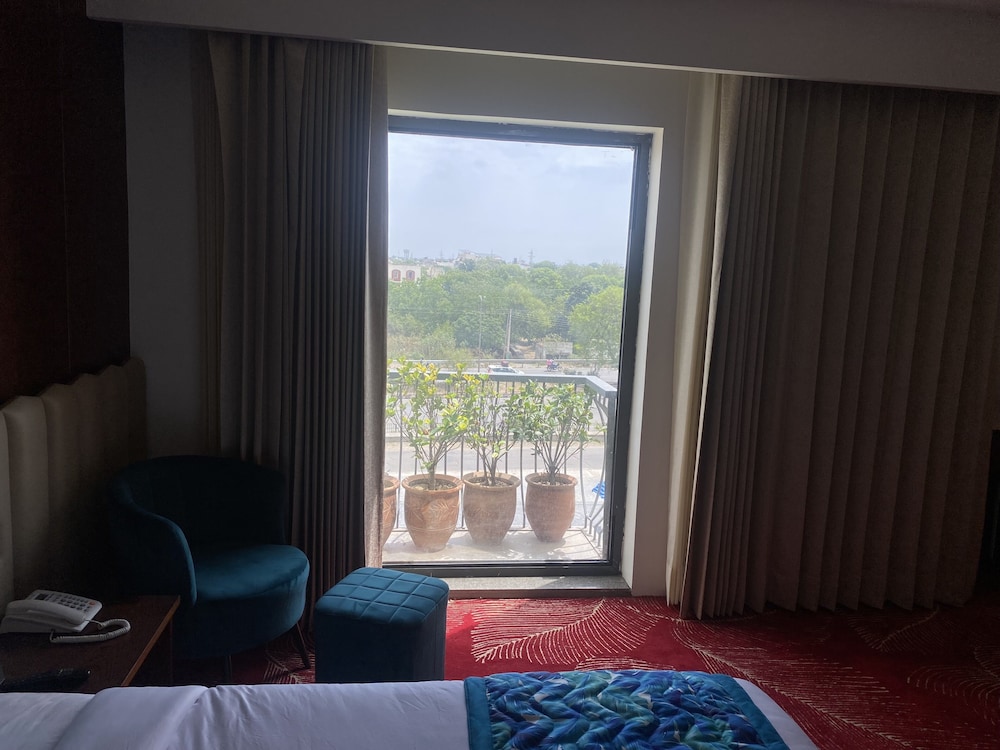 Premium Double Room - Photo 8