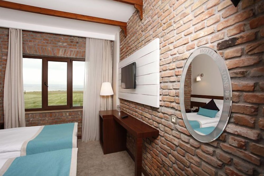 Deluxe Triple Room photo 3