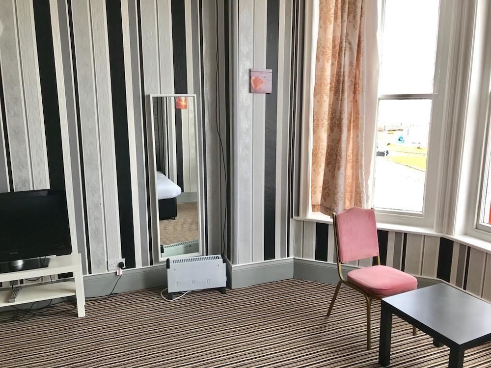 Family Room, 1 Bedroom, Non Smoking, Valley View photo 3