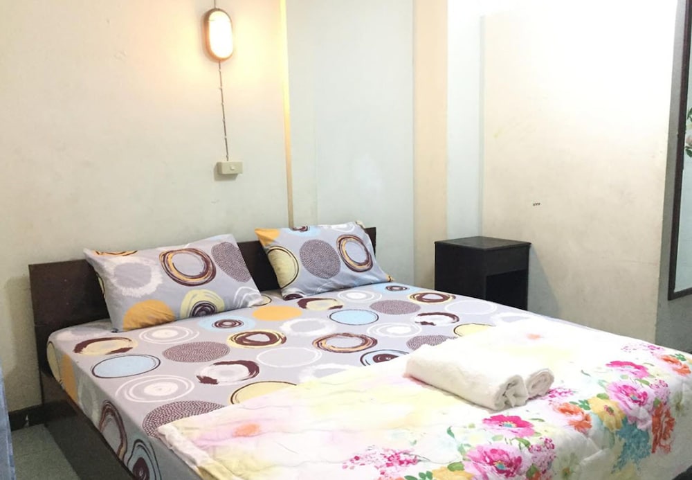 Standard Double Room with Air-Conditioner and Private Bathroom photo 1