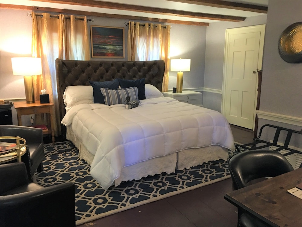 Suite, 1 King Bed, Mountain View photo 1