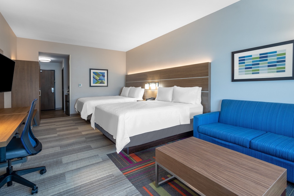 Suite, 2 Queen Beds - Photo 13