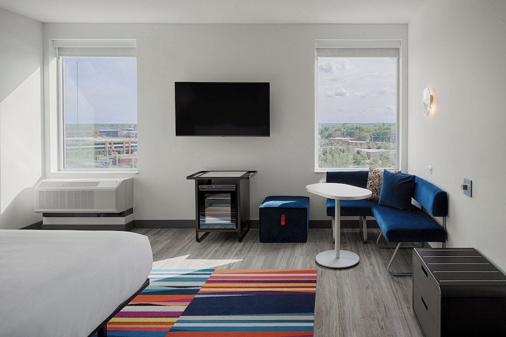 aloft, Room, 1 King Bed - Photo 3