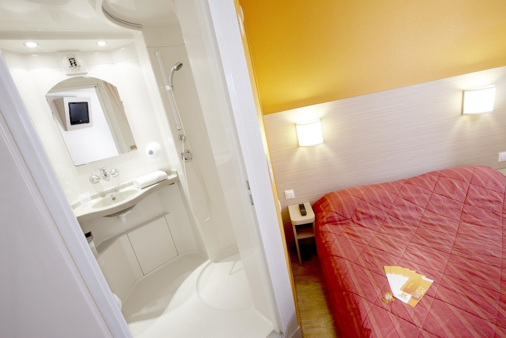 Standard Room, 3 Twin Beds - Photo 3
