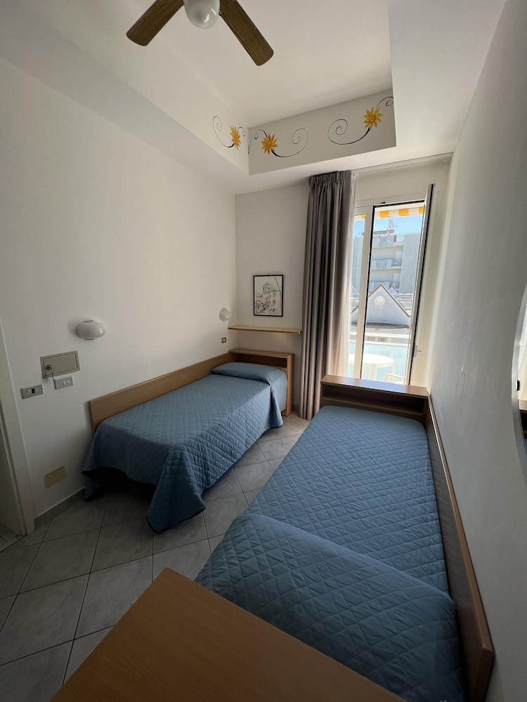 Basic Double Room photo 2