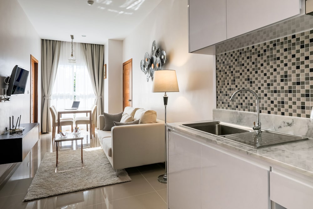 Family Apartment, 2 Bedrooms - Photo 2