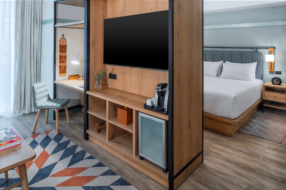 Executive Suite - Photo 8