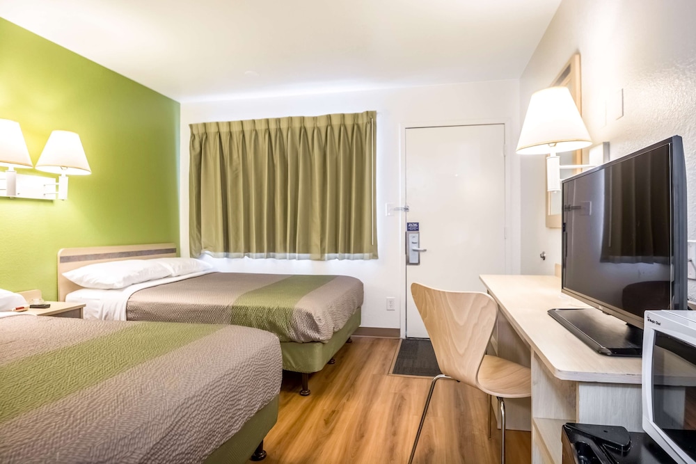 Standard Room, 2 Double Beds, Non Smoking photo 1