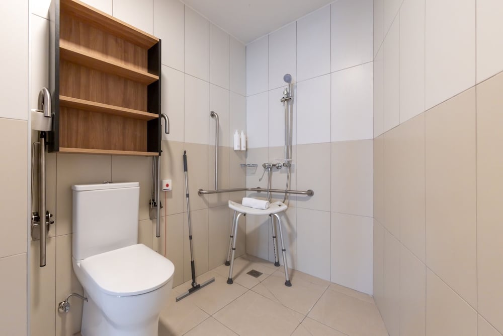 Standard Studio, Accessible, Private Bathroom (Accessible)