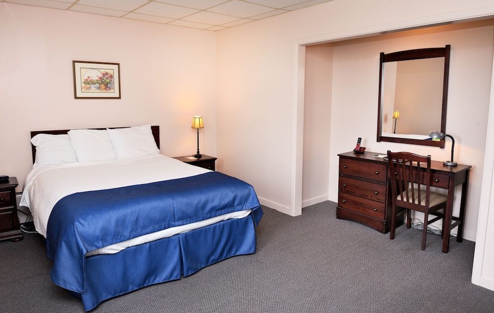 Standard Room, 1 Queen Bed photo 3