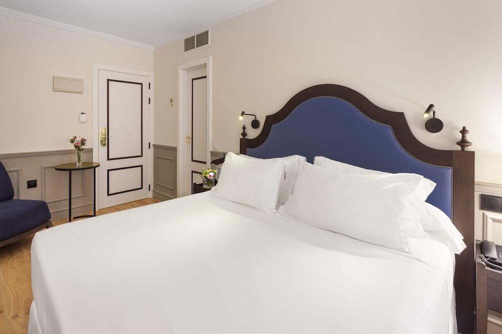 Standard Double Room Single Use - Photo 4