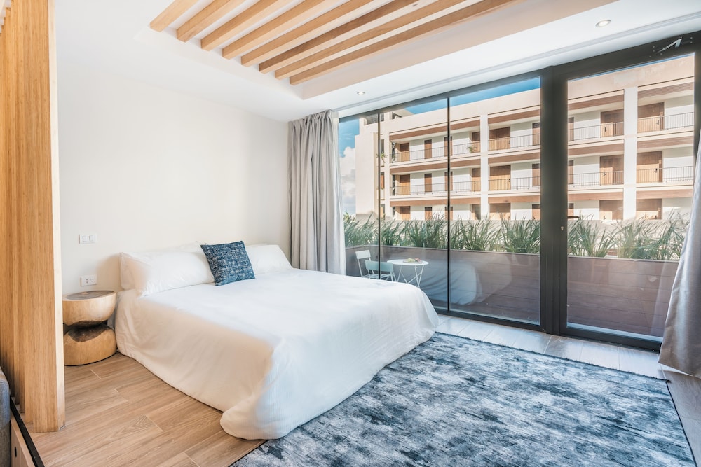 Junior Suite, Balcony, Pool View